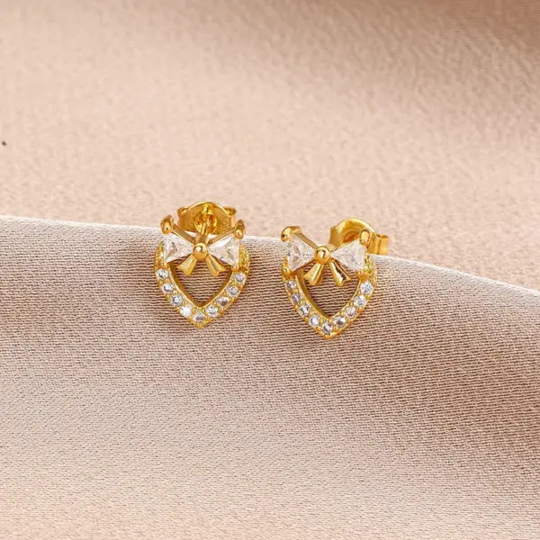 1 Piece Sweet Geometric Heart Shape Crown Inlay Copper Zircon 18K Gold Plated Ear Studs