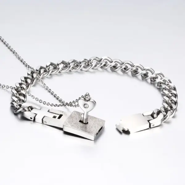 Fashion Creative Cole Lock Titanium Steel Bracelet Necklace Suit
