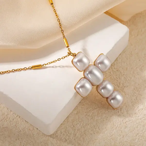 Wholesale PVD Coated 14K Gold Real Gold Plated Cross 304 Stainless Steel Elegant Modern Style Waterproof Non Tarnish 304 Stainless Steel Pendant Necklace