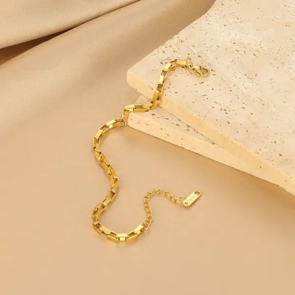 Wholesale 304 Stainless Steel Solid Color PVD Coated Stone-Free 18K Real Gold Plated Elegant Lady Snake Chain Lobster Trigger Clasp Closure Bracelets