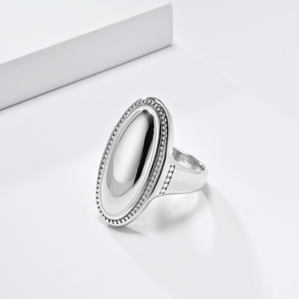 Wholesale European and American simple light luxury oval large smooth titanium steel ring women's temperament exaggerated high-end fashion wearing food ring