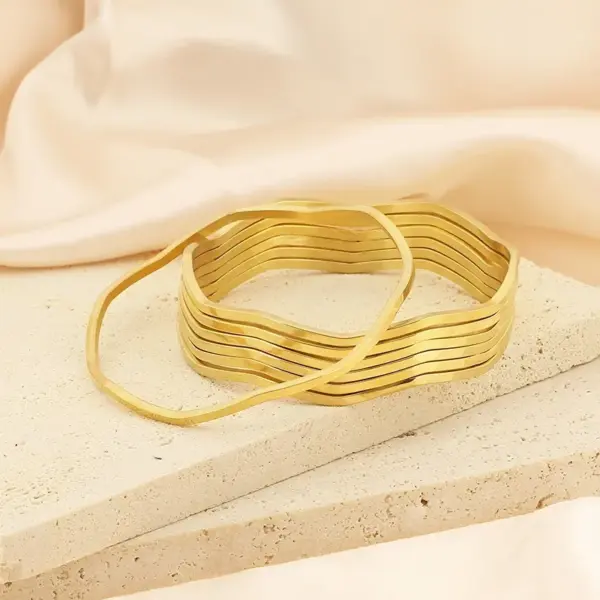 Wholesale Ion Plating (IP) 18K Gold Plated Curve 304 Stainless Steel Simple Style Waterproof Non Tarnish 304 Stainless Steel Bangle