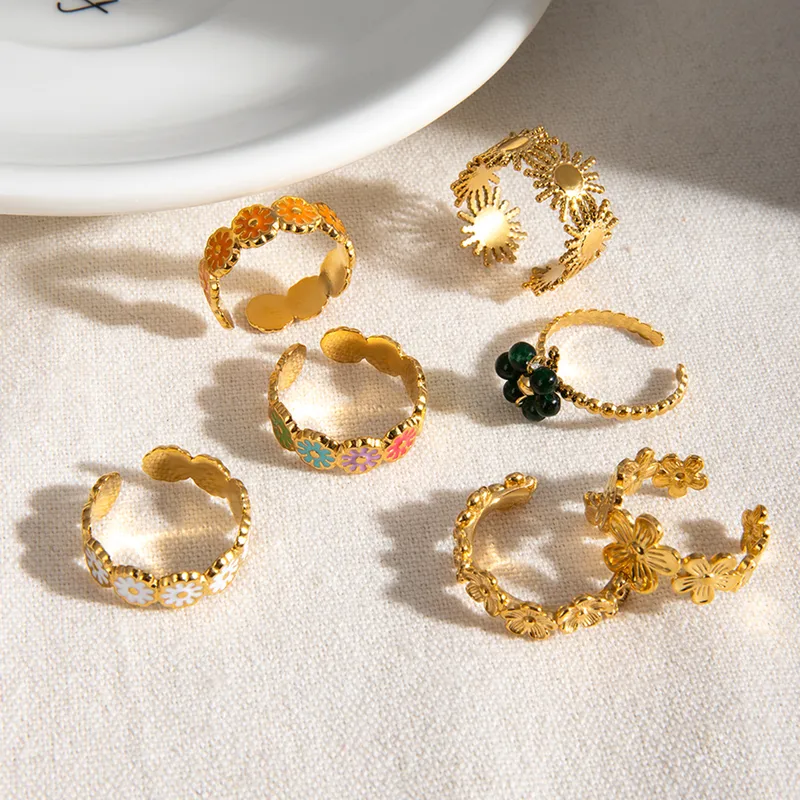 Wholesale PVD Coated Real Gold Plated 18K Gold Flower 304 Stainless Steel Sweet Waterproof Non Tarnish Rings