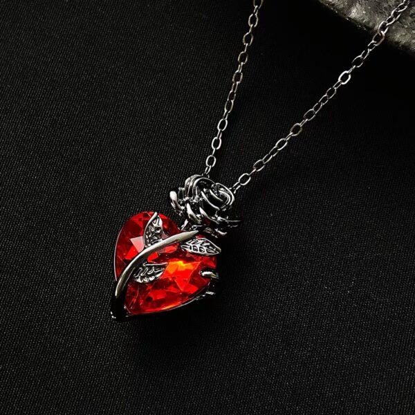 Wholesale European and American Ins Vintage Love Rose Flower Clavicle Chain Gothic Dark Wind Flower Winding Pendant Necklace
