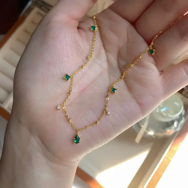 Wholesale Exquisite Retro Emerald Neck Simple Elegant S925 Sterling Silver Gold Plated Clavicle Chain Niche Design Necklace For Women