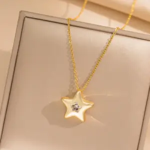 426 Gold Five-Pointed Star Necklace