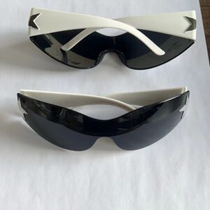 White leg gray piece