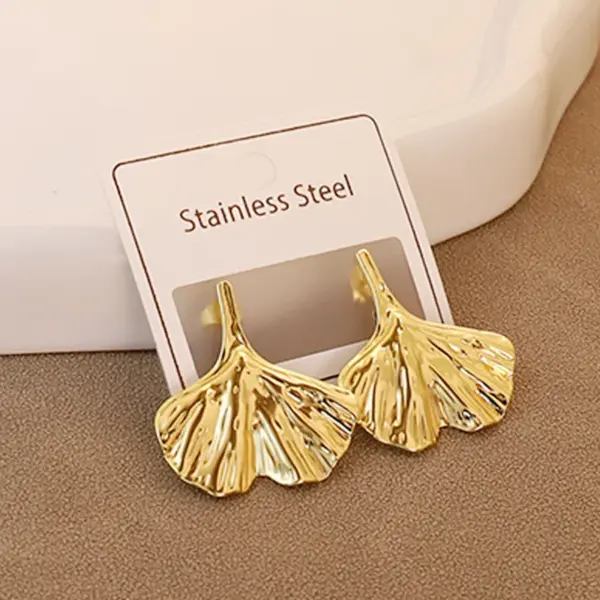 304 Stainless Steel Triangle Pentagram Flower Electroplating Stone-Free Golden Plated Elegant Simple Style Waterproof Non Tarnish Ear Studs