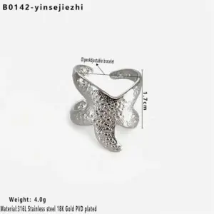 Silver Starfish Hammered Ring / One Size
