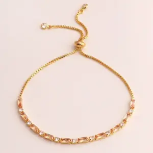 Champagne Stretch Hand / 18K