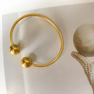 18K / Gold
