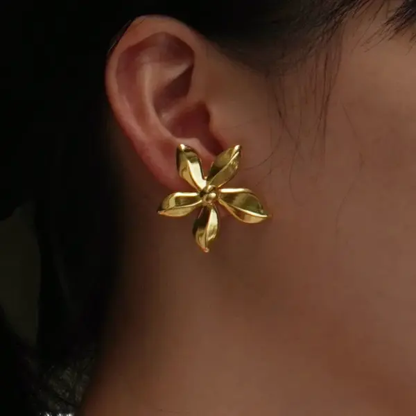 Wholesale 1 Pair Sweet Flower Plating 304 Stainless Steel Imitation Gold Electroplating Ear Studs