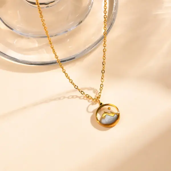 PVD Coated Real Gold Plated 18K Gold Mountain 201 Stainless Steel Elegant Simple Style Streetwear Waterproof Non Tarnish 201 Stainless Steel Pendant Necklace