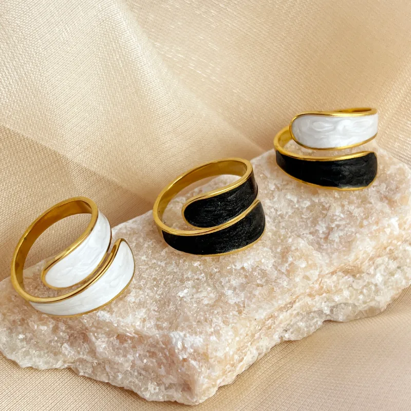 Wholesale PVD Coated Real Gold Plated 18K Gold Solid Color 304 Stainless Steel Retro Luxurious Waterproof Non Tarnish Rings