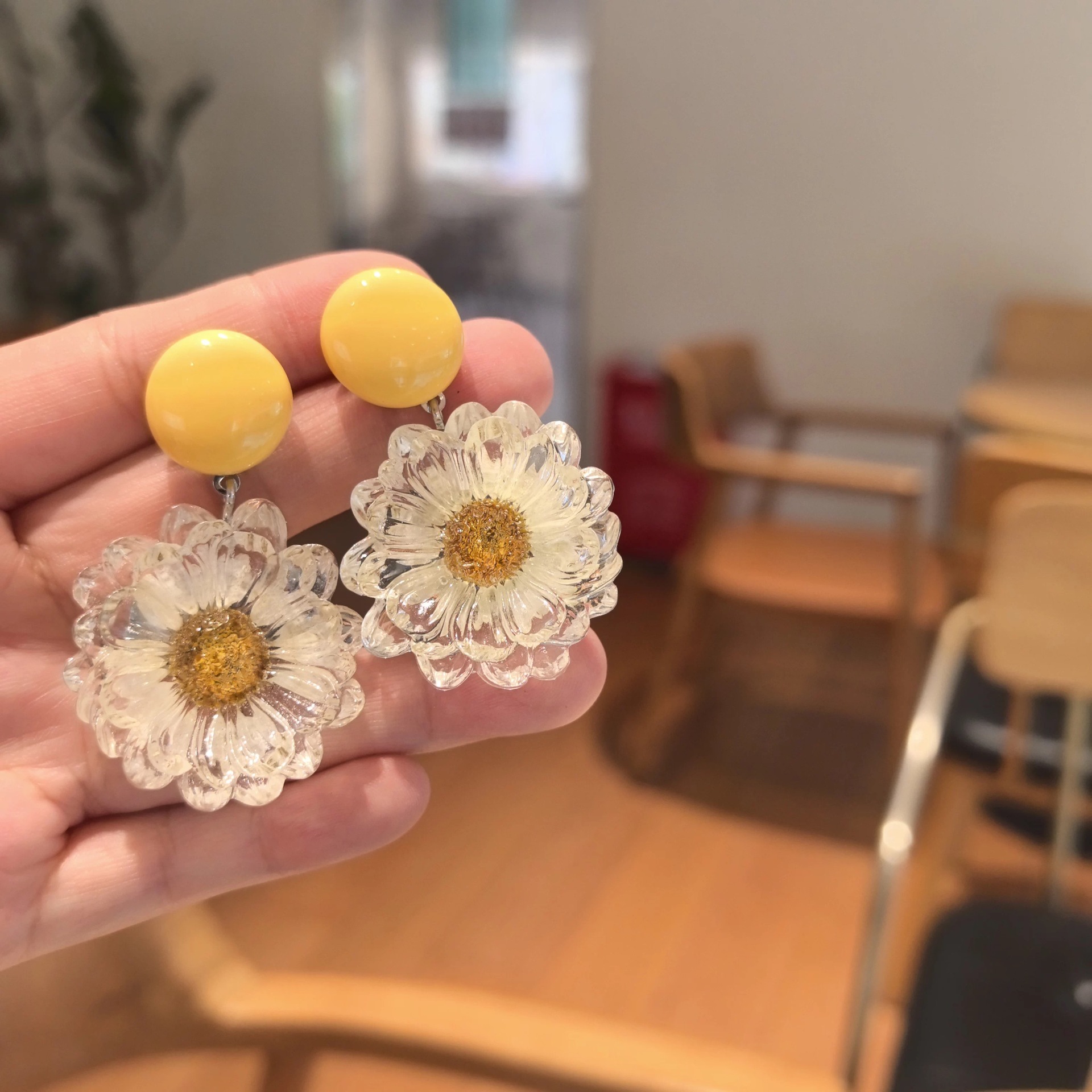 Wholesale Cute and delicate preserved flower earrings