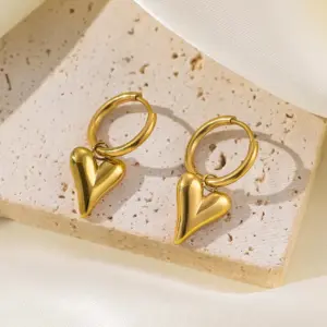 G253 Heart-Shaped Earrings Gold