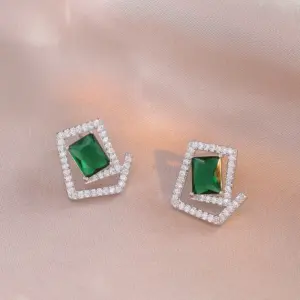 E1120 Emerald Earrings