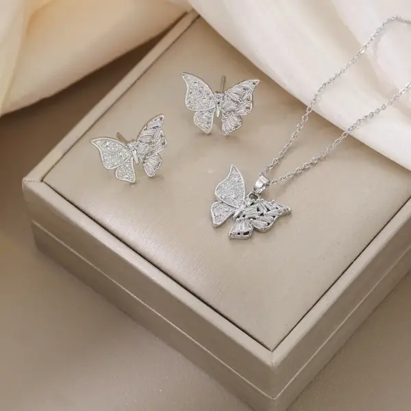 Wholesale Titanium Steel Sunflower Zircon Flower Necklace Women's Bohemian Style Jewelry Set Pendant Lightweight Luxury Design