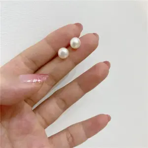 B Type Medium Pearl Stud Earrings/Diameter about 0.8cm