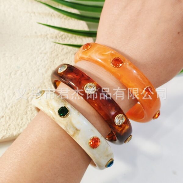 Wholesale Exaggerated personality diamond-studded resin women's jewelry