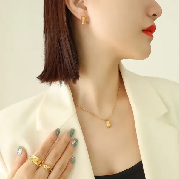 Wholesale PVD Coated Real Gold Plated 18K Gold Geometric 304 Stainless Steel Fashion Waterproof Non Tarnish Necklace