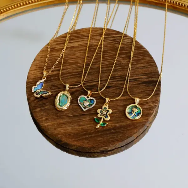 304 Stainless Steel Heart Shape Flower Butterfly PVD Coated Zircon Abalone Shell 18K Gold Plated Simple Style Commute Inlay Gold Pendant Necklace