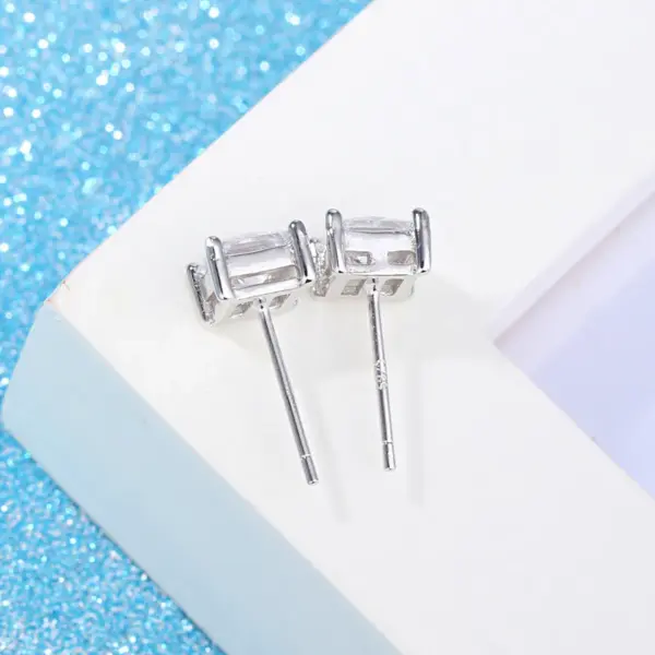 Wholesale Fashion Geometric Copper Plating Zircon Ear Studs 1 Pair