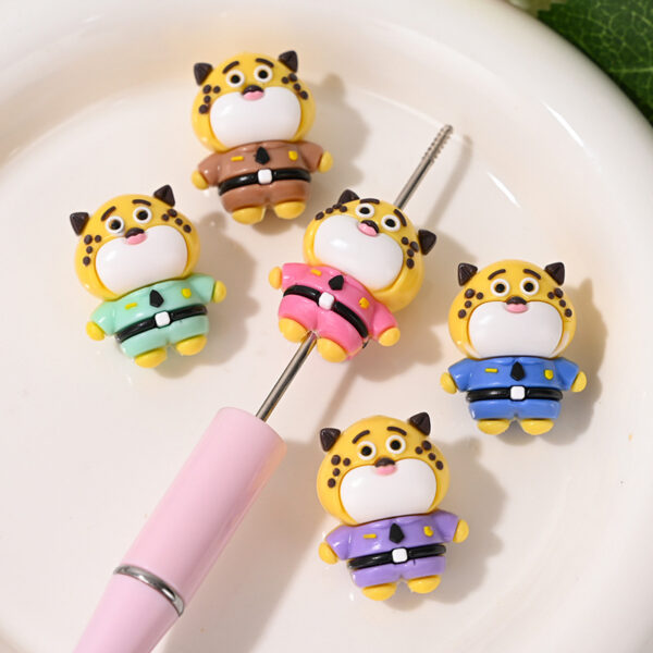 Wholesale Cute little leopard straight hole rubber beads