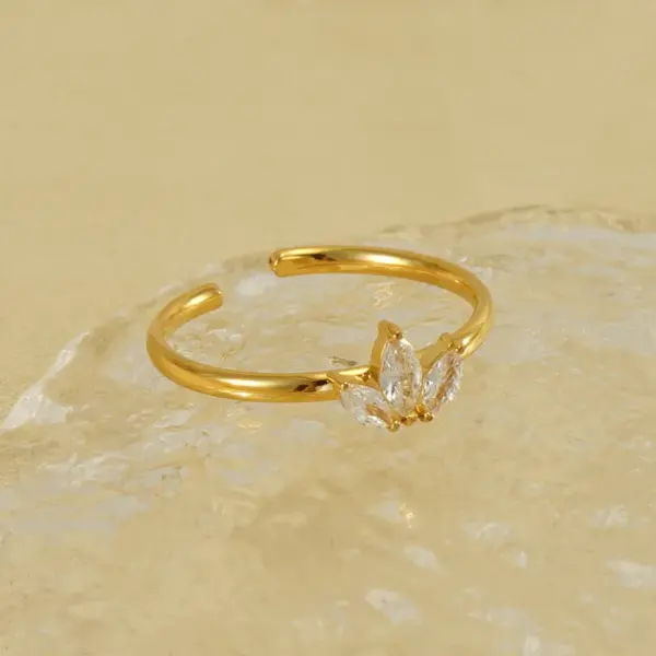 PVD Coated 18K Gold Plated Shamrock Stainless Steel Simple Style Waterproof Non Tarnish Open Rings