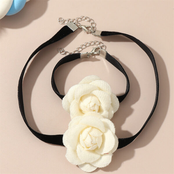 Wholesale Retro Chanel-style rose necklace and bracelet set