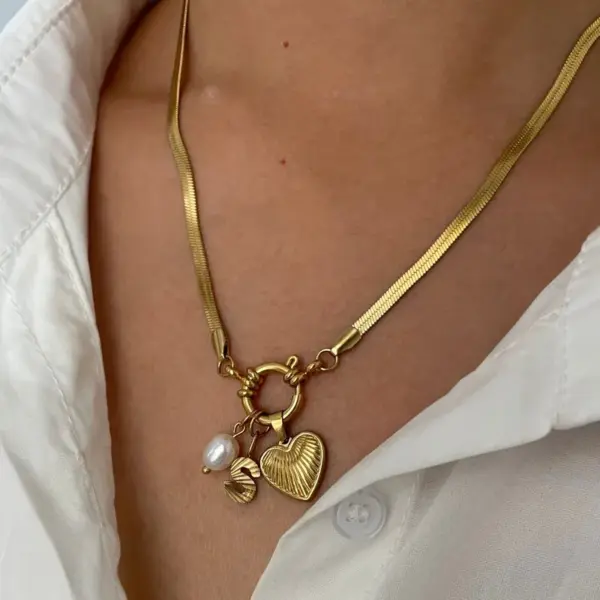 Wholesale 18K Gold Plated 316L Stainless Steel Letter Heart Shape Waterproof Non Tarnish Surgical Steel Simple Style Classic Style For Women's