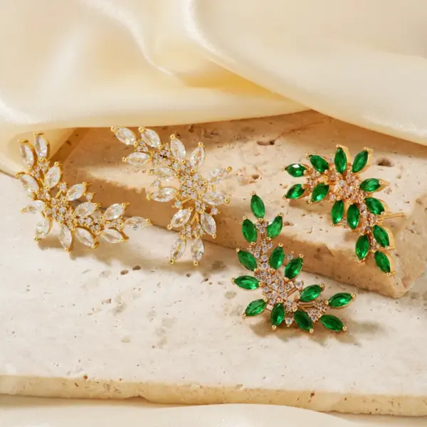 Wholesale 1 Pair Elegant Artistic Streetwear Leaf Asymmetrical Copper Glass Zircon K Gold Plated Rhodium Plated Ear Studs