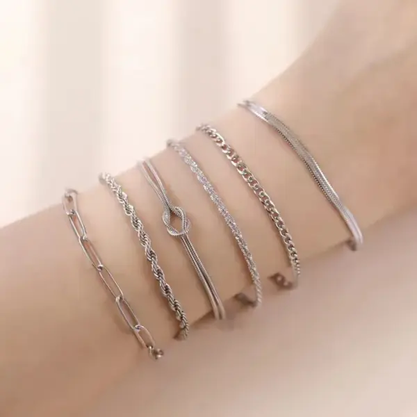 Wholesale Gold Stainless Steel Cuban Chain Bracelet For Women Fashion Simple Jewelry Gift Twisted Slim Geometric Pattern Unisex Style