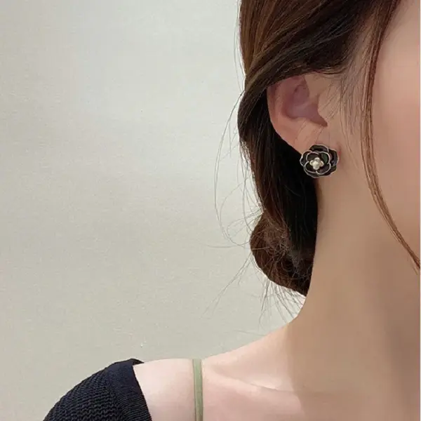 Wholesale Retro Simple Style Flower Alloy Enamel Inlay Pearl Women's Ear Studs