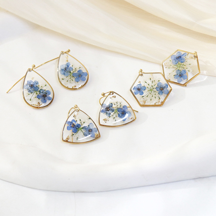 Wholesale Aiwei pular lace flower forget-me-not earrings stainless steel fashion eternal flower op glue real flower earrings elegant simple