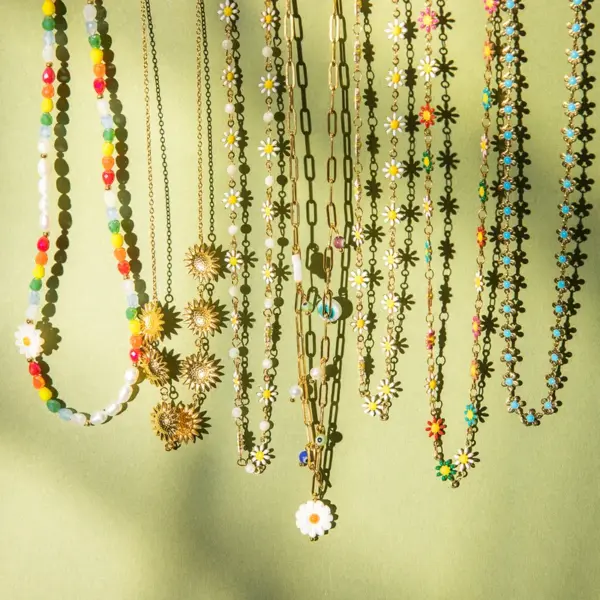 Wholesale 304 Stainless Steel Colorful Daisy PVD Coated 18K Real Gold Plated Real Gold Plated Sweet Classic Style Waterproof Non Tarnish Beaded Enamel Colour Necklace