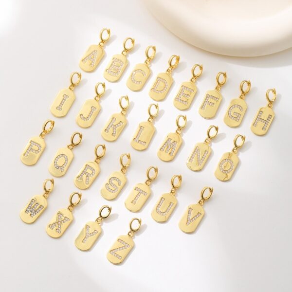 Wholesale DIY necklace, bracelet, pendant, and jewelry accessories featuring 26 round zircon-encrusted English alphabet tags.