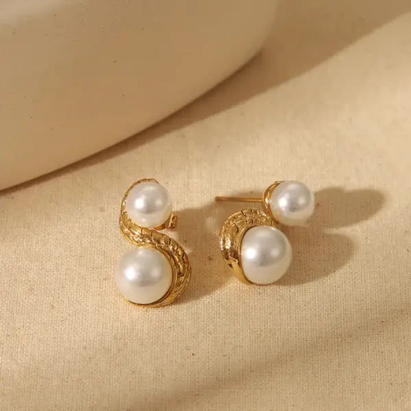 Wholesale 1 Pair Basic Sweet Geometric Heart Shape 304 Stainless Steel Imitation Pearl Zircon 18K Gold Plated Ear Studs