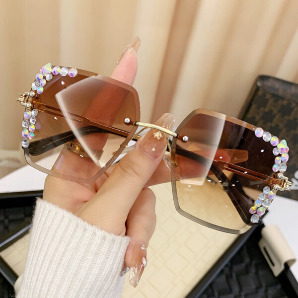 Wholesale Large-frame Trimmed Box Sunglasses Women's Glitter Pink Star Diamond High-end Casual Women's UV-resistant Sunglasses