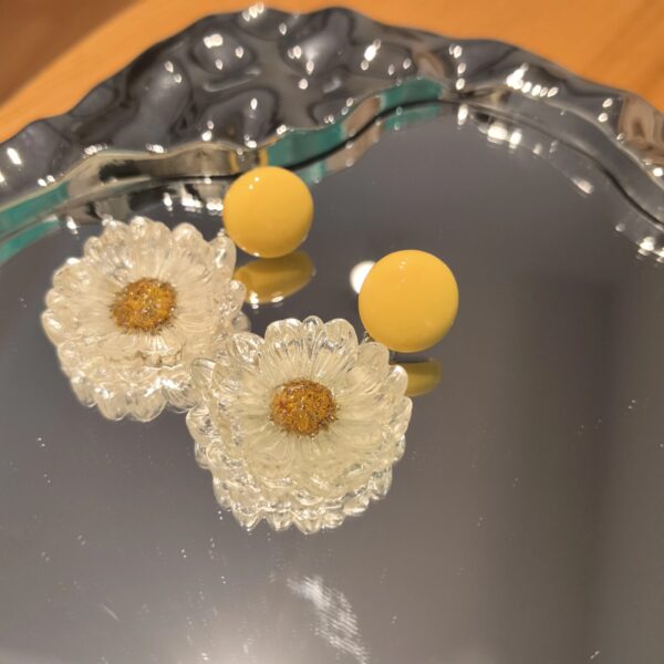 Wholesale Cute and delicate preserved flower earrings