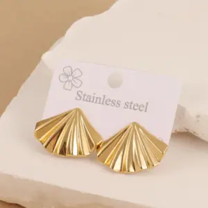 Gold / Average Size / Style 145