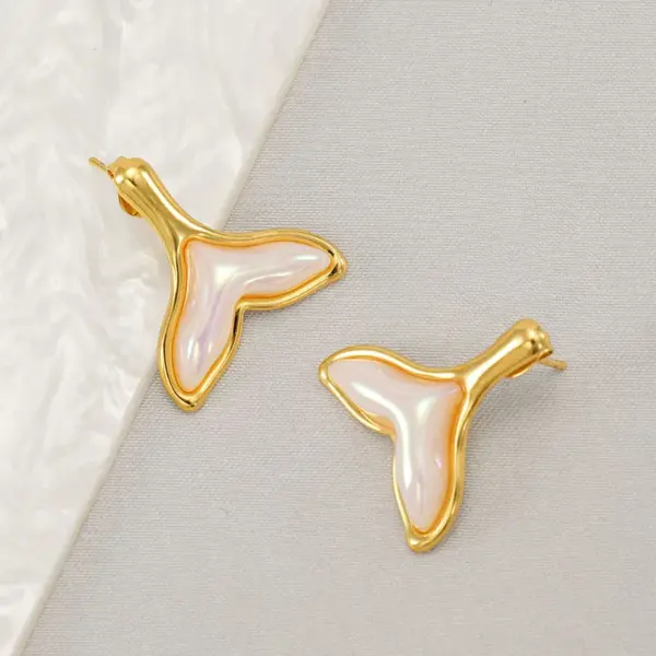 Wholesale 1 Pair Simple Style Classic Style Fish Tail Plating Inlay 304 Stainless Steel Artificial Pearls Resin 18K Gold Plated Ear Studs