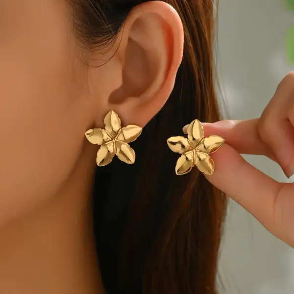 304 Stainless Steel Flower PVD Coated Pearl Real Gold Plated Casual Simple Style Waterproof Non Tarnish Inlay Ear Studs