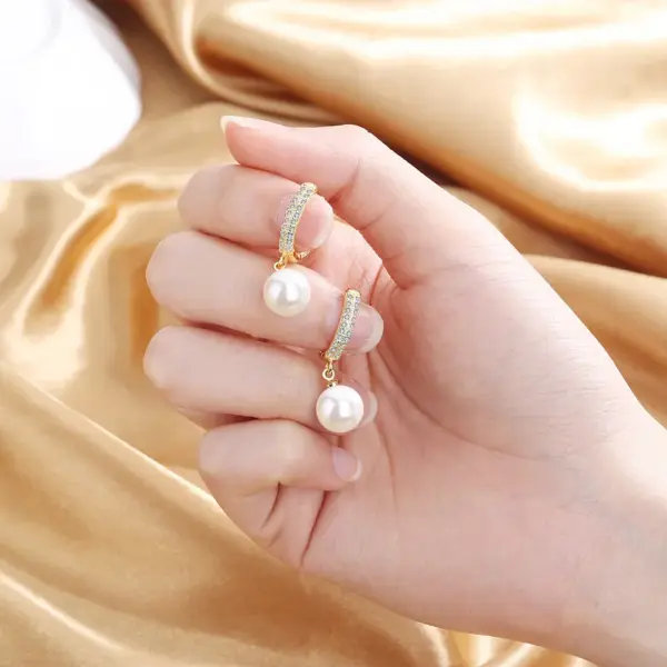 Wholesale 1 Pair Retro Geometric Copper Inlay Artificial Pearls Zircon Drop Earrings