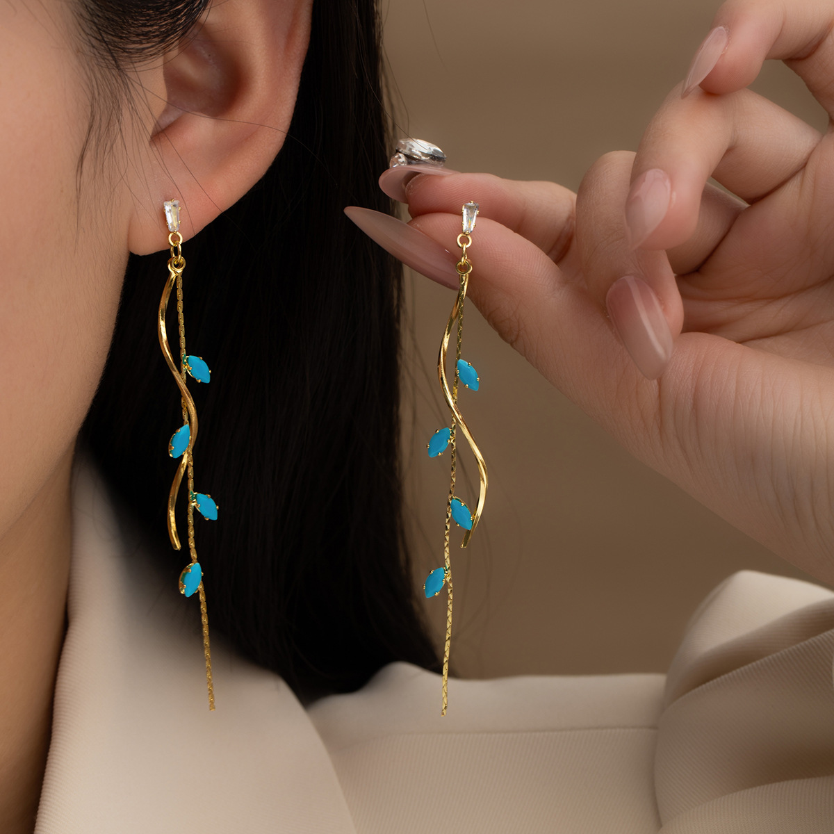 Wholesale French Style Light Luxury Long Elegant Elegant Elegant Leaf Tassel Earrings Women's Summer Style Distinctive Fashion Earrings
