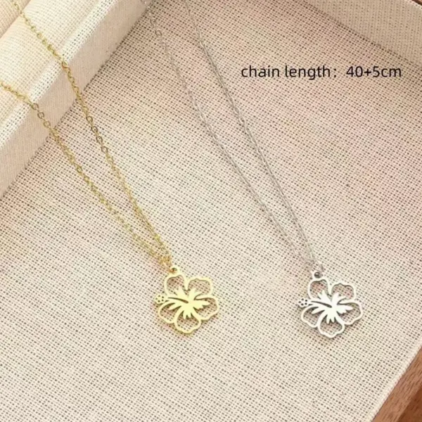 Ion Plating (IP) Real Gold Plated Flower 304 Stainless Steel Simple Style Waterproof Non Tarnish 304 Stainless Steel Pendant Necklace