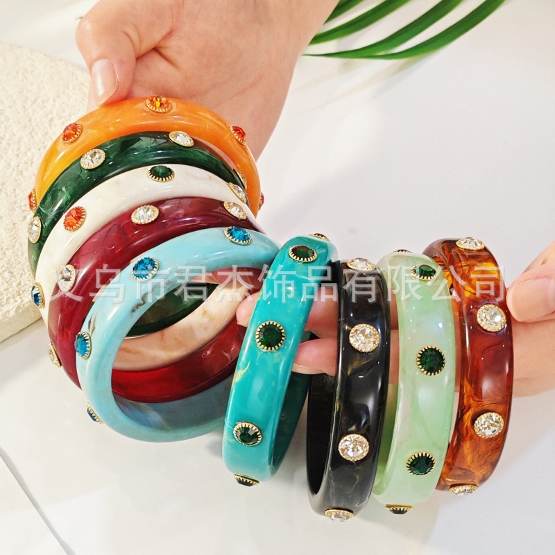 Wholesale Exaerated personality diamond-studded resin women's jewelry