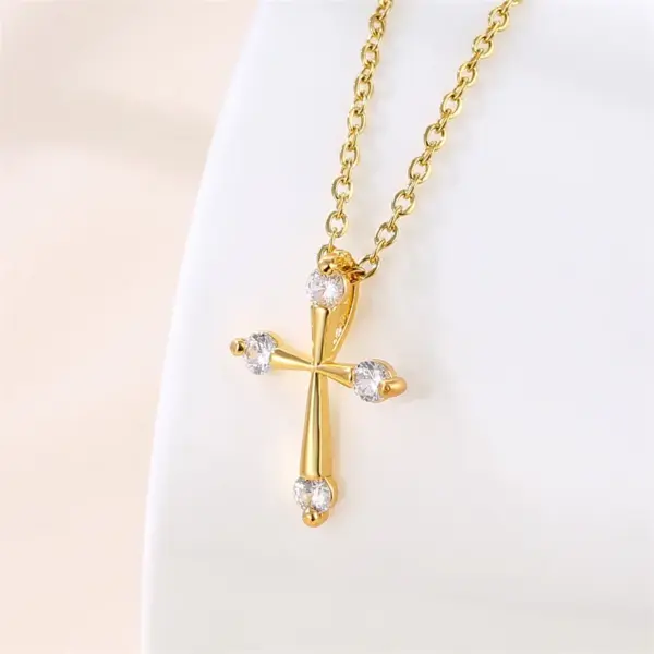 Wholesale Water Plating Vacuum Real Gold Plated 18K Round Heart Shape Snowflake 304 Stainless Steel Titanium Vintage Style Waterproof Non Tarnish 201 Pendant Necklace