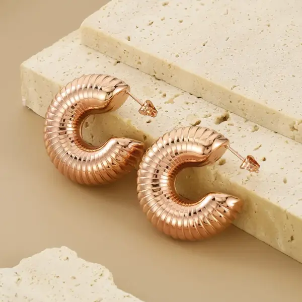 Wholesale 304 Stainless Steel C Shape Solid Color PVD Coated 18K Real Gold Plated Simple Style Waterproof Non Tarnish Plating Ear Studs