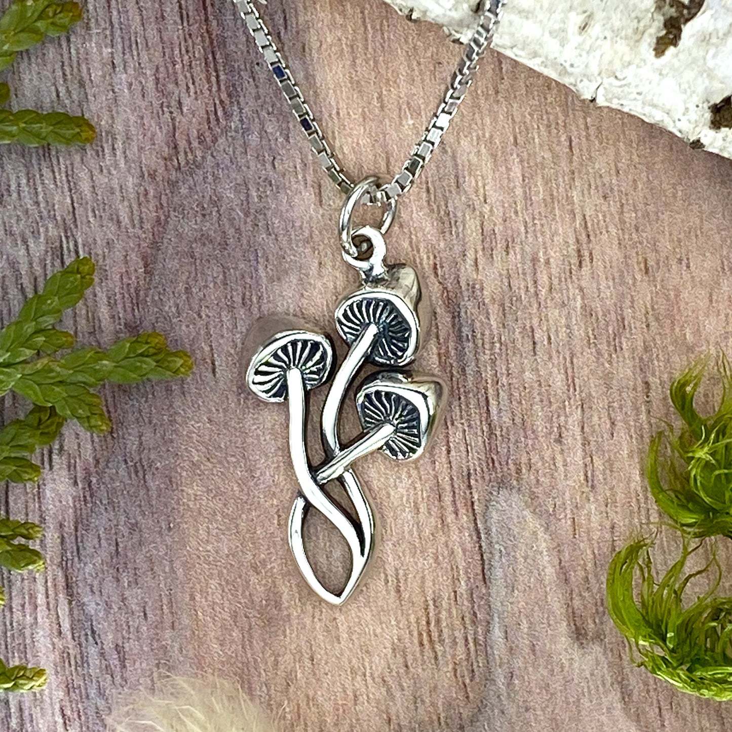 Wholesale mushroom alloy pendant fashion trend clavicle chain
